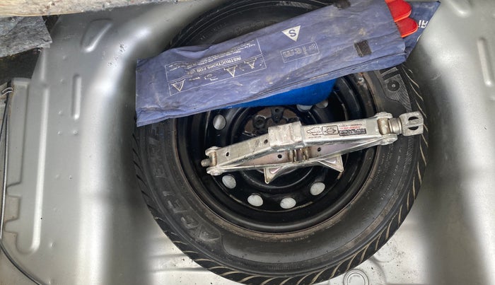 2013 Hyundai Eon MAGNA +, Petrol, Manual, 1,06,110 km, Spare Tyre