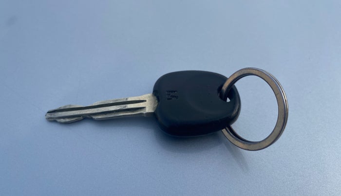 2013 Hyundai Eon MAGNA +, Petrol, Manual, 1,06,110 km, Key Close Up