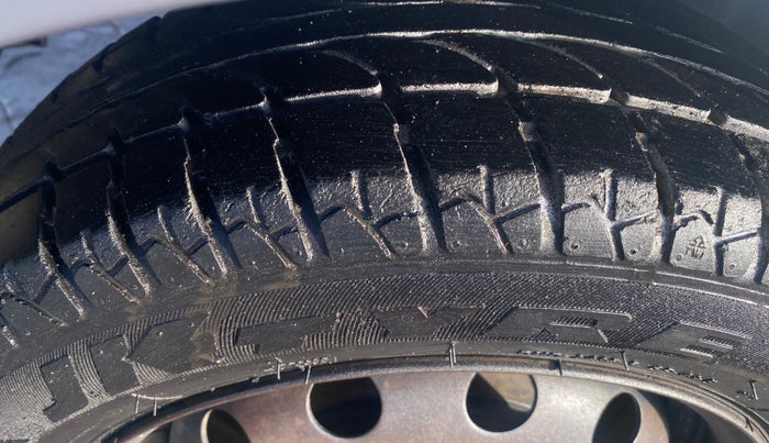 2013 Hyundai Eon MAGNA +, Petrol, Manual, 1,06,110 km, Right Rear Tyre Tread