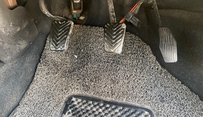 2013 Hyundai Eon MAGNA +, Petrol, Manual, 1,06,110 km, Pedals