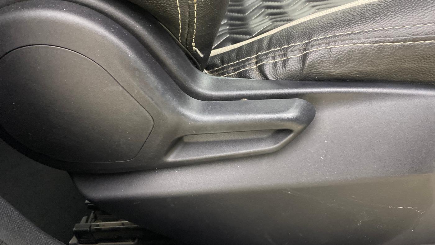 2022 Tata NEXON XMA SUNROOF PETROL, Petrol, Automatic, 14,378 km, Driver Side Adjustment Panel