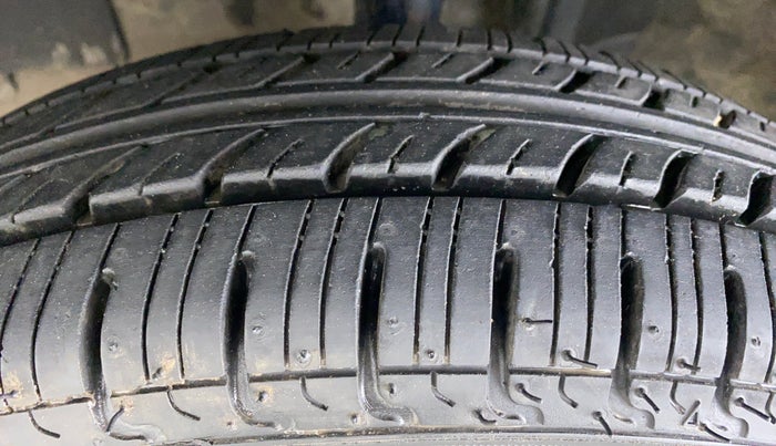 2015 Renault Kwid RXE, Petrol, Manual, 88,480 km, Left Front Tyre Tread