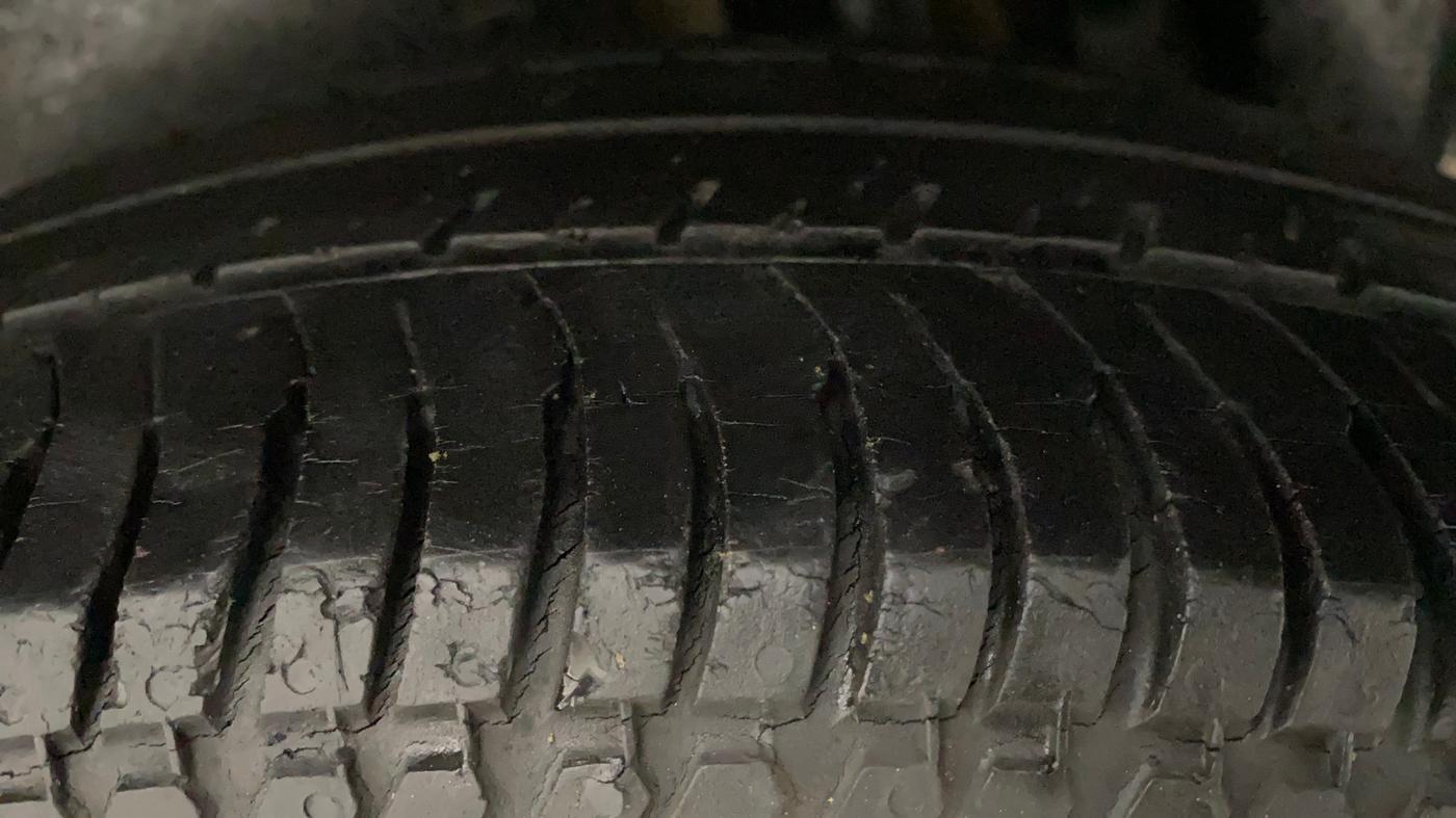2013 Maruti Swift Dzire VXI, Petrol, Manual, 48,145 km, Left Rear Tyre Tread