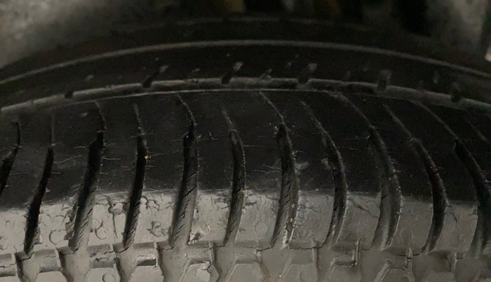 2013 Maruti Swift Dzire VXI, Petrol, Manual, 48,145 km, Left Rear Tyre Tread