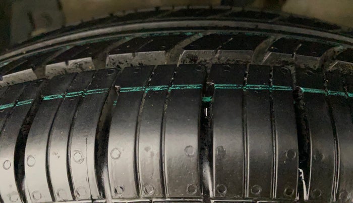 2013 Maruti Swift Dzire VXI, Petrol, Manual, 48,145 km, Left Front Tyre Tread