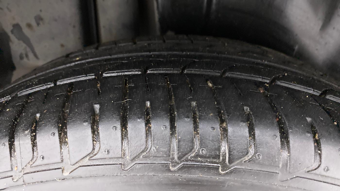 2017 Maruti Ciaz ALPHA  AT 1.4  PETROL, Petrol, Automatic, 63,986 km, Right Rear Tyre Tread