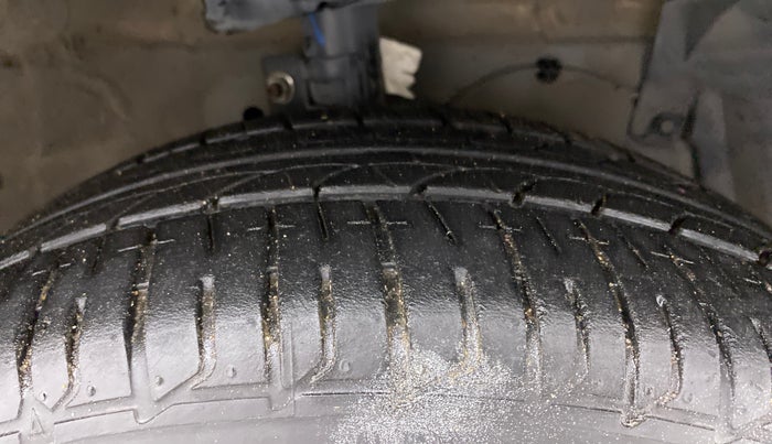 2017 Maruti Ciaz ALPHA  AT 1.4  PETROL, Petrol, Automatic, 63,986 km, Right Front Tyre Tread