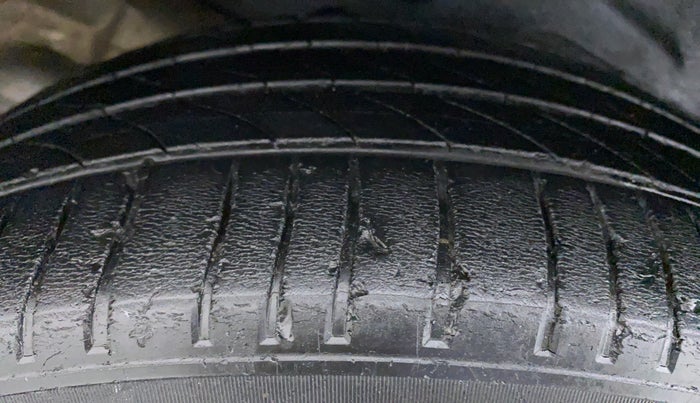 2014 Toyota Corolla Altis VL AT, Petrol, Automatic, 83,577 km, Left Rear Tyre Tread