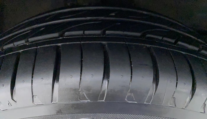 2014 Toyota Corolla Altis VL AT, Petrol, Automatic, 83,577 km, Right Front Tyre Tread