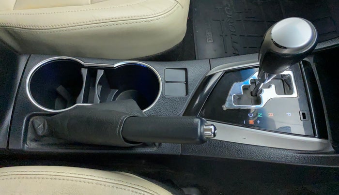 2014 Toyota Corolla Altis VL AT, Petrol, Automatic, 83,577 km, Gear Lever