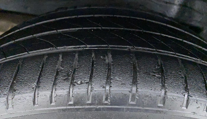 2014 Toyota Corolla Altis VL AT, Petrol, Automatic, 83,577 km, Right Rear Tyre Tread
