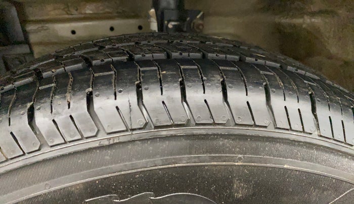2016 Maruti Swift Dzire VXI, Petrol, Manual, 99,134 km, Left Front Tyre Tread