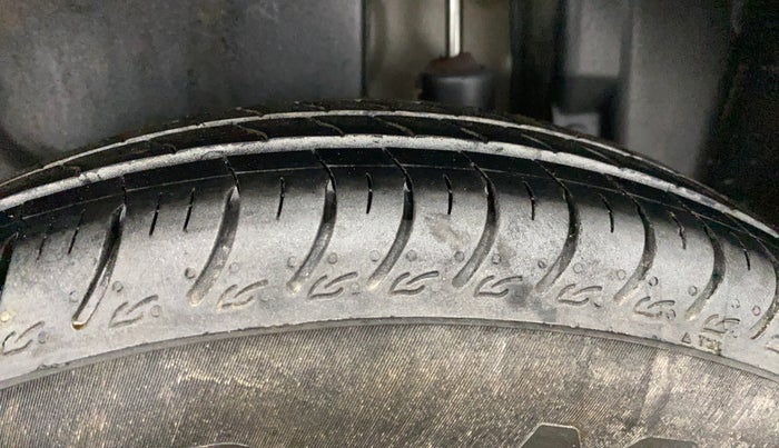 2016 Maruti Swift Dzire VXI, Petrol, Manual, 99,134 km, Left Rear Tyre Tread