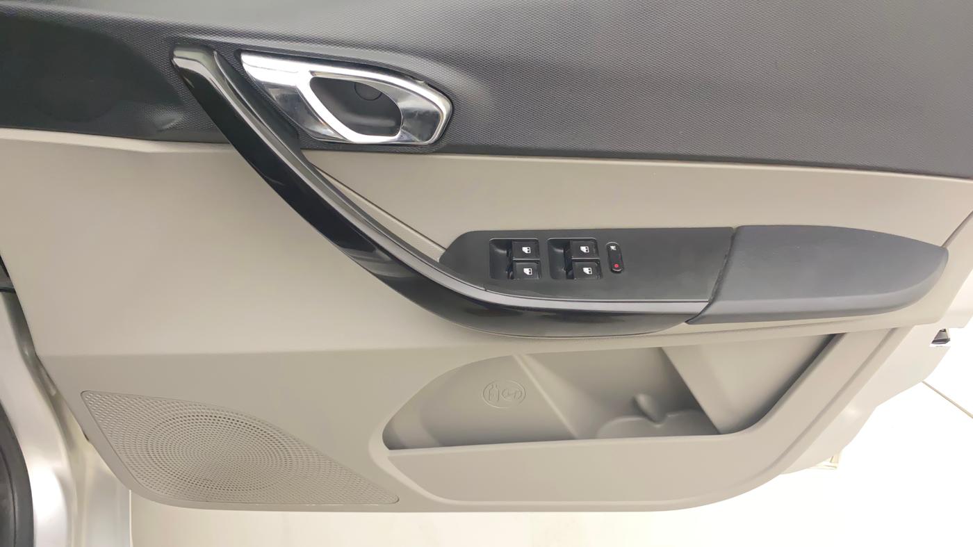 2017 Tata Tiago XZ PETROL, Petrol, Manual, 76,571 km, Driver Side Door Panels Control