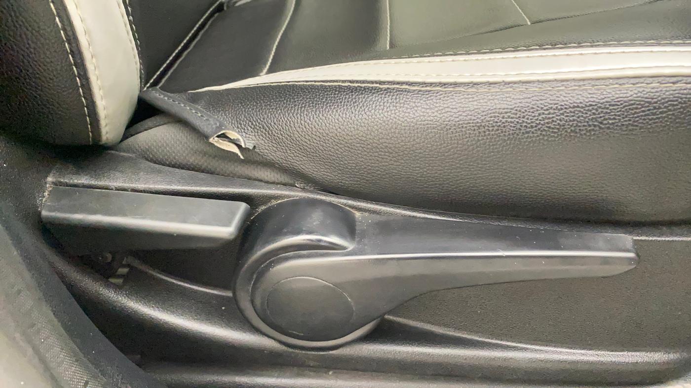 2017 Tata Tiago XZ PETROL, Petrol, Manual, 76,571 km, Driver Side Adjustment Panel