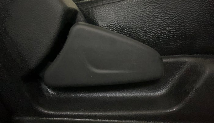 2018 Renault Kwid CLIMBER 1.0 AMT, Petrol, Automatic, 49,245 km, Driver Side Adjustment Panel