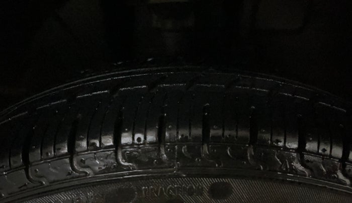 2018 Renault Kwid CLIMBER 1.0 AMT, Petrol, Automatic, 49,245 km, Right Front Tyre Tread