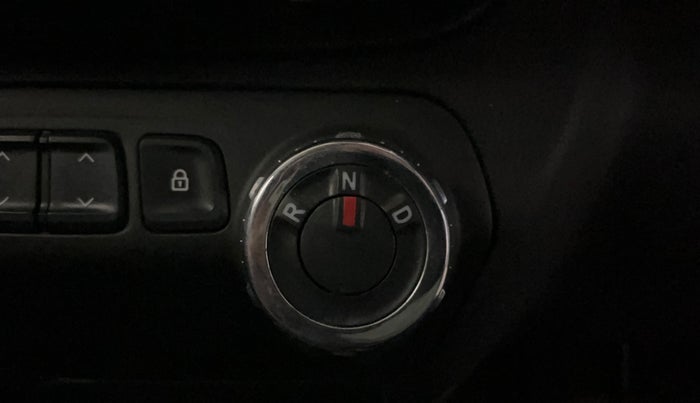 2018 Renault Kwid CLIMBER 1.0 AMT, Petrol, Automatic, 49,245 km, Gear Lever