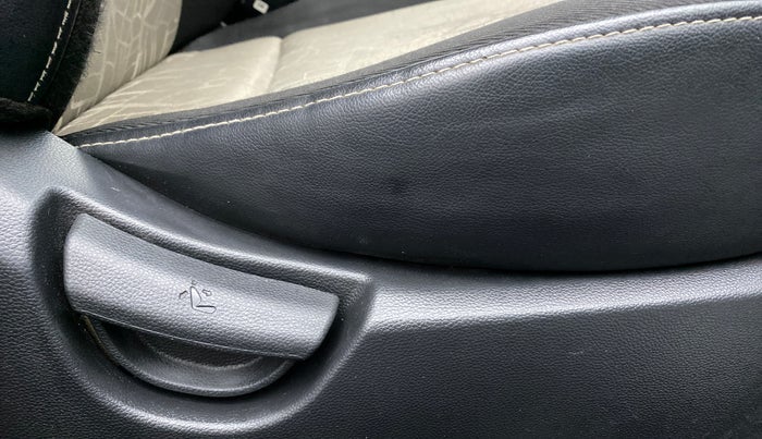 2017 Hyundai Grand i10 1.2 CRDI Sportz O, Diesel, Manual, 55,360 km, Driver Side Adjustment Panel