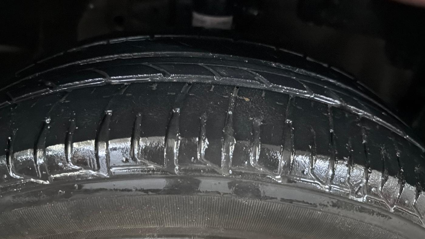 2017 Honda Amaze 1.2L I-VTEC S, CNG, Manual, 1,04,527 km, Right Front Tyre Tread