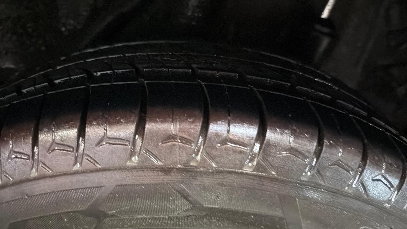 2017 Honda Amaze 1.2L I-VTEC S, CNG, Manual, 1,04,527 km, Left Rear Tyre Tread
