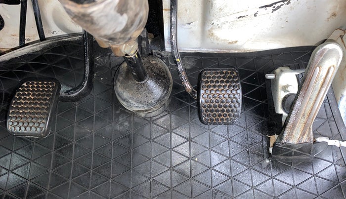 2017 Maruti Omni 5 STR, Petrol, Manual, 66,195 km, Pedals