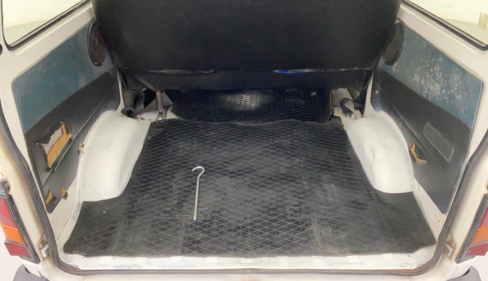 2017 Maruti Omni 5 STR, Petrol, Manual, 66,195 km, Boot Inside