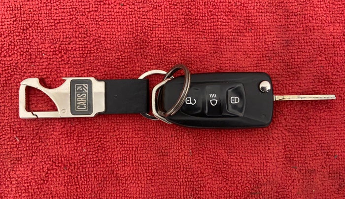 2019 Tata TIGOR 1.2 XZA+ RTN, CNG, Automatic, 53,721 km, Key Close Up