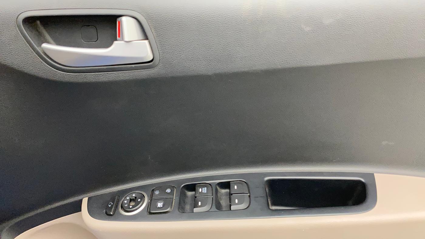 2018 Hyundai Grand i10 SPORTZ 1.2 KAPPA VTVT, Petrol, Manual, 38,086 km, Driver Side Door Panels Control