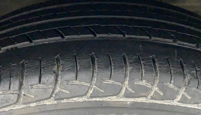 2016 Maruti Baleno SIGMA PETROL 1.2, Petrol, Manual, 45,155 km, Right Front Tyre Tread