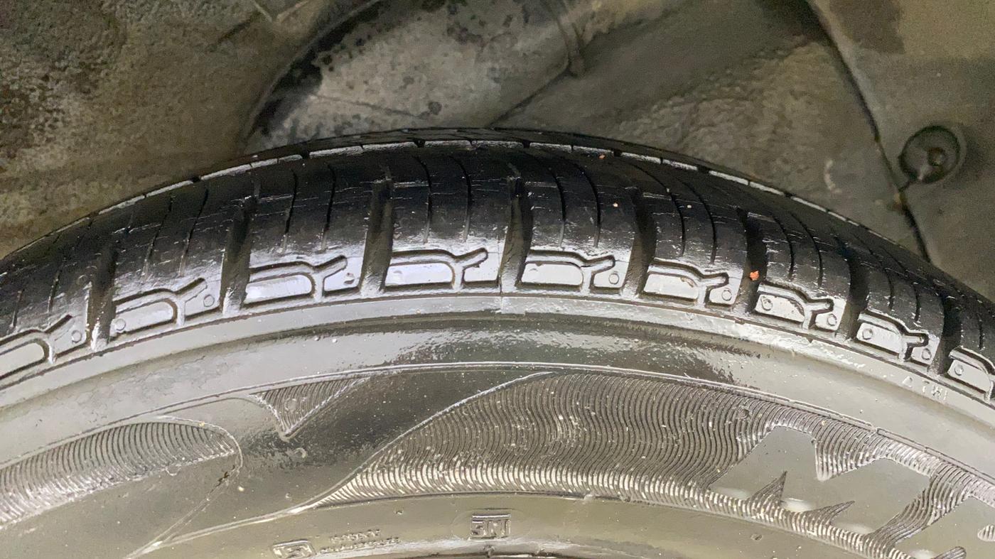 2013 Hyundai i20 MAGNA 1.2, CNG, Manual, 92,721 km, Left Rear Tyre Tread