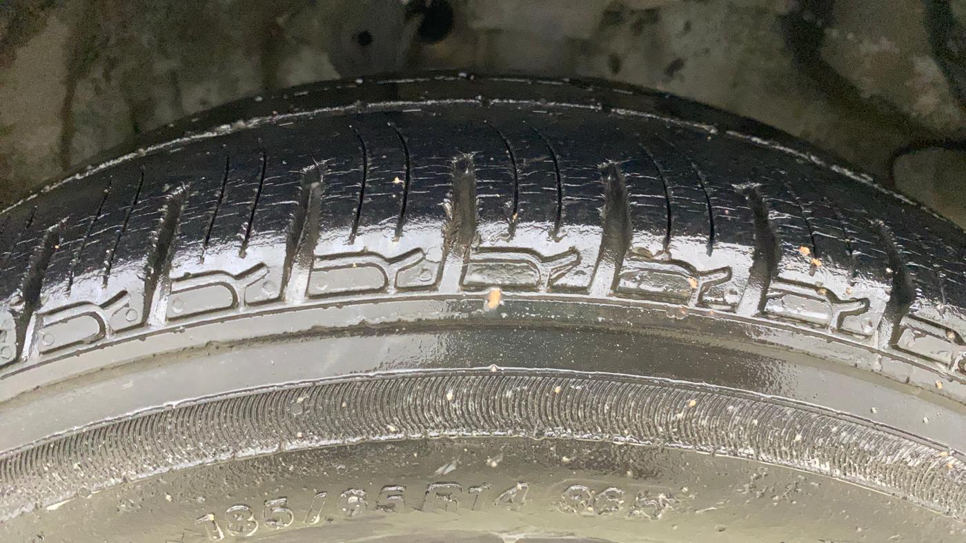 2013 Hyundai i20 MAGNA 1.2, CNG, Manual, 92,721 km, Right Front Tyre Tread