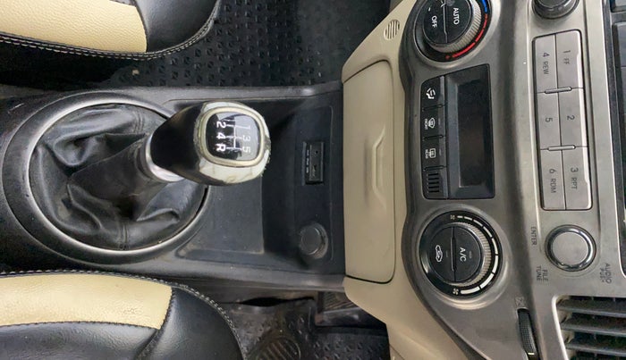 2013 Hyundai i20 MAGNA 1.2, CNG, Manual, 92,648 km, Gear Lever