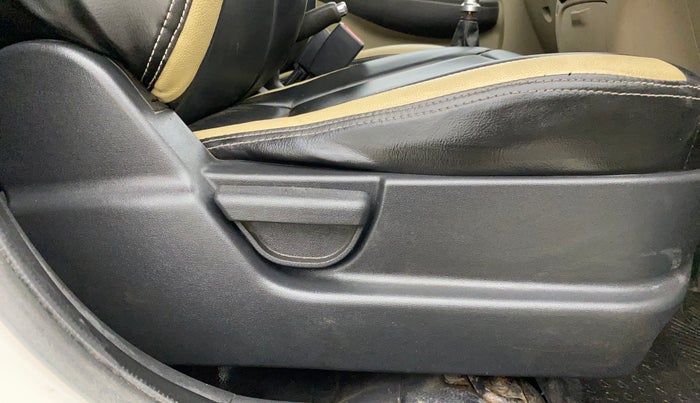 2013 Hyundai i20 MAGNA 1.2, CNG, Manual, 92,648 km, Driver Side Adjustment Panel