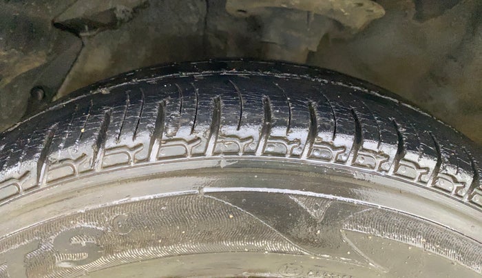 2013 Hyundai i20 MAGNA 1.2, CNG, Manual, 92,648 km, Left Front Tyre Tread