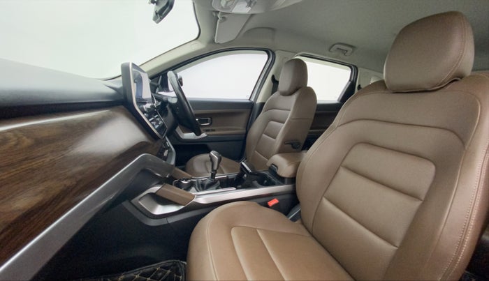 2019 Tata Harrier XZ 2.0L, Diesel, Manual, 87,923 km, Right Side Front Door Cabin
