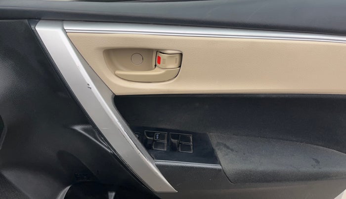 2014 Toyota Corolla Altis JS PETROL, Petrol, Manual, 1,06,047 km, Driver Side Door Panels Control