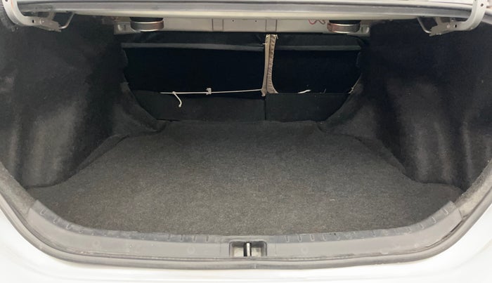 2014 Toyota Corolla Altis JS PETROL, Petrol, Manual, 1,06,047 km, Boot Inside