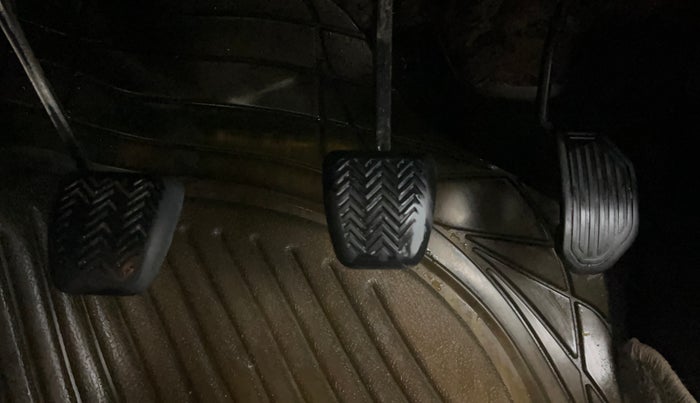 2014 Toyota Corolla Altis JS PETROL, Petrol, Manual, 1,06,047 km, Pedals