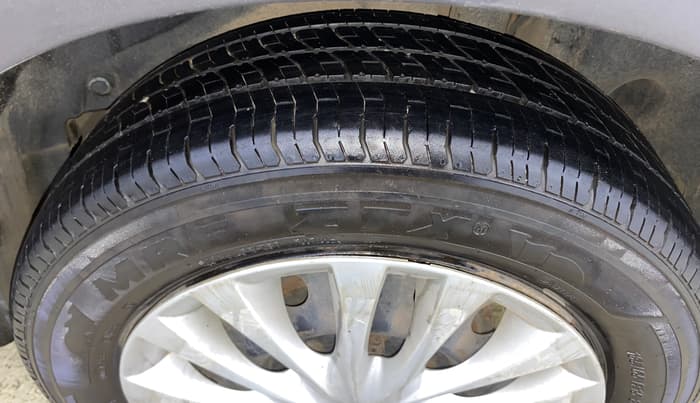 2015 Maruti Ertiga VXI CNG, CNG, Manual, 1,27,916 km, Left Rear Tyre Tread