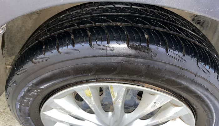 2015 Maruti Ertiga VXI CNG, CNG, Manual, 1,27,916 km, Right Front Tyre Tread