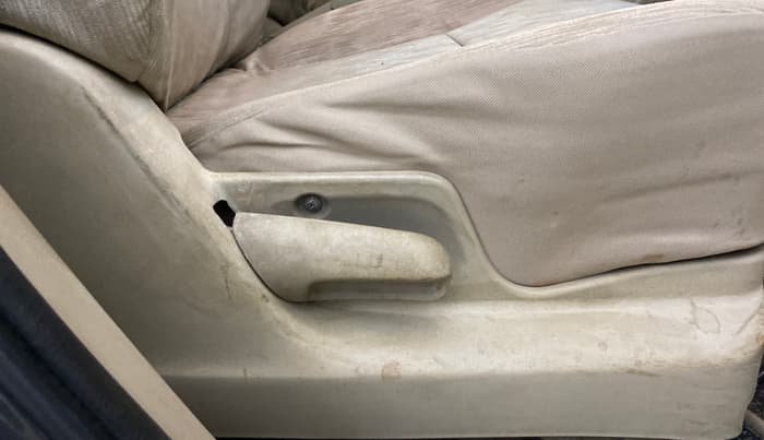 2015 Maruti Ertiga VXI CNG, CNG, Manual, 1,27,916 km, Driver Side Adjustment Panel