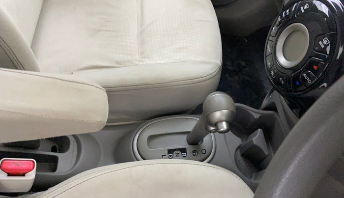 2015 Nissan Micra XV CVT, Petrol, Automatic, 32,664 km, Gear Lever