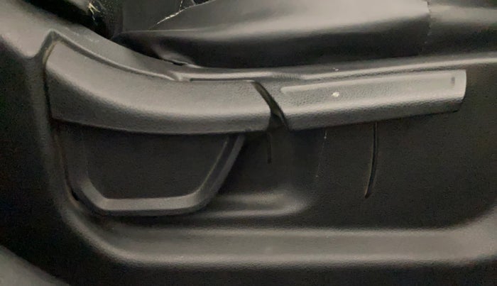 2022 Hyundai NEW I20 SPORTZ 1.2 MT, Petrol, Manual, 47,748 km, Driver Side Adjustment Panel