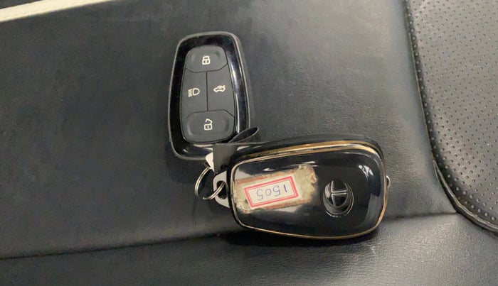 2023 Tata NEXON FEARLESS DUAL TONE 1.2 PETROL, Petrol, Manual, 3,335 km, Key Close Up