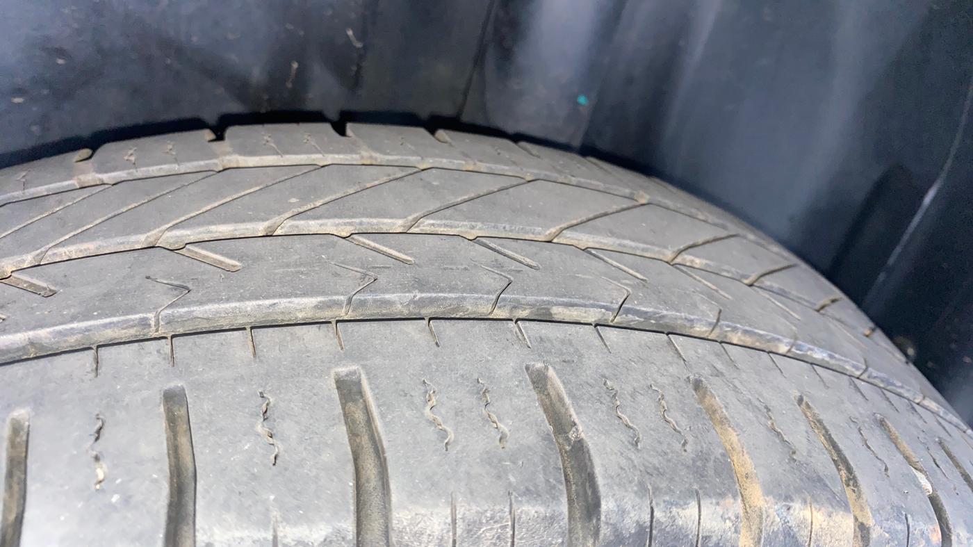 2019 Volkswagen Ameo TRENDLINE 1.0L, Petrol, Manual, 17,877 km, Left Rear Tyre Tread