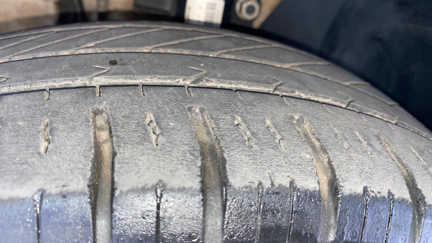 2019 Volkswagen Ameo TRENDLINE 1.0L, Petrol, Manual, 17,877 km, Right Front Tyre Tread