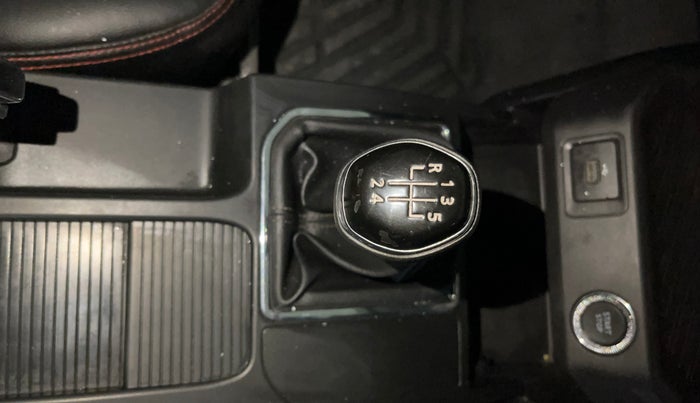 2022 Renault Kiger RXT MT, Petrol, Manual, 25,917 km, Gear Lever