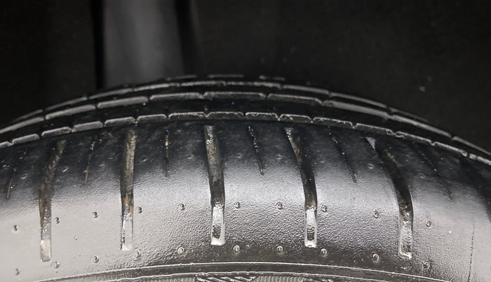 2019 Toyota Glanza V, Petrol, Manual, 28,839 km, Right Rear Tyre Tread