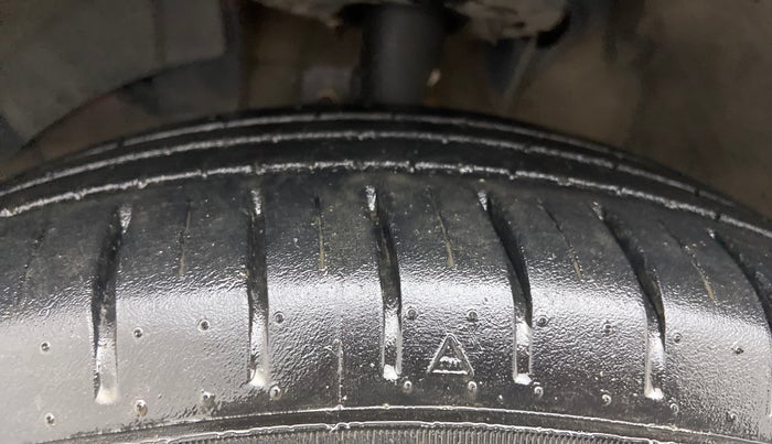 2019 Toyota Glanza V, Petrol, Manual, 28,839 km, Left Front Tyre Tread